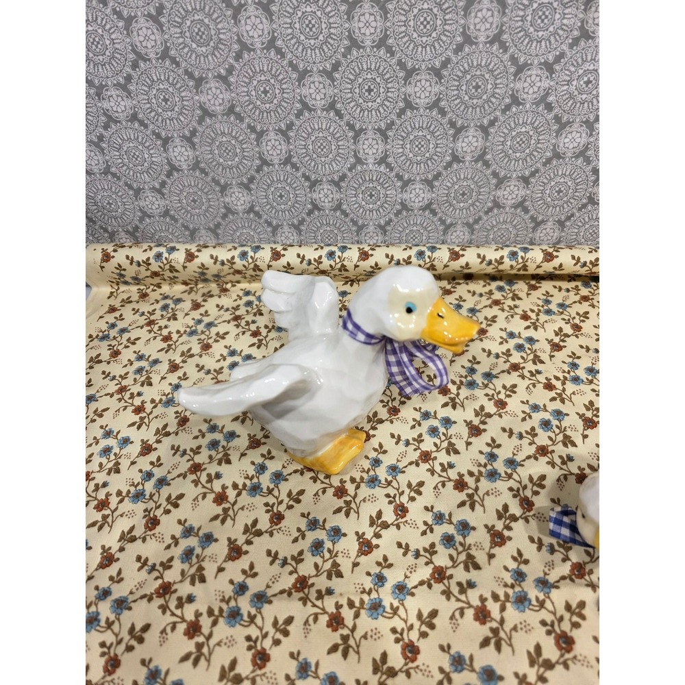 Vintage Ceramic Duck Figurines with Gingham Ribbon Bows Lot of 4 Home Decor Bird - Picture 5 of 11